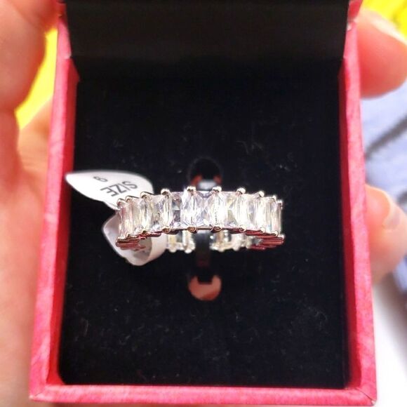 Nwt Emerald Cut Infinity Ring - Picture 2 of 3